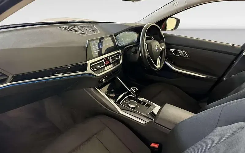Used BMW 330e Luxury Line 292 HP (214 kW) 2022 Red Sedan