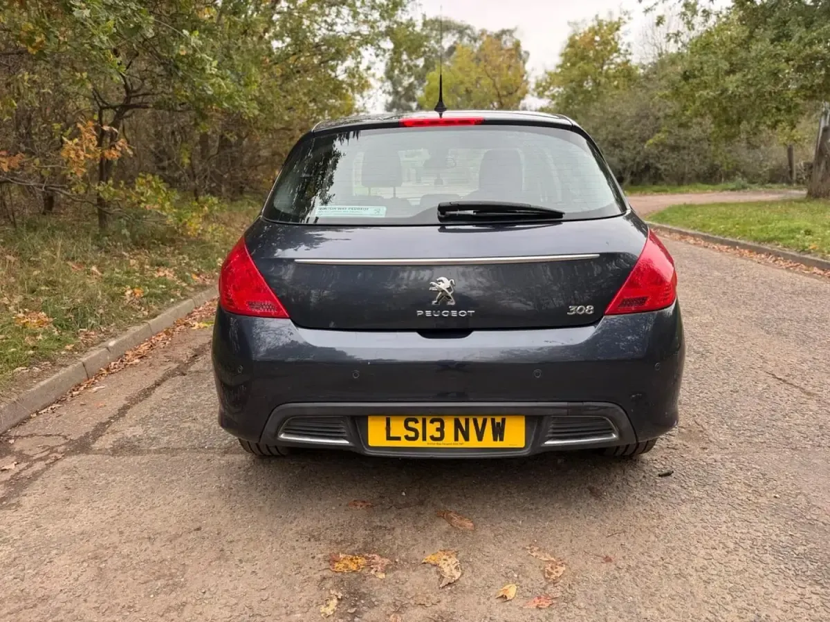 Usado Peugeot 308 Active 2013 Azul Utilitario