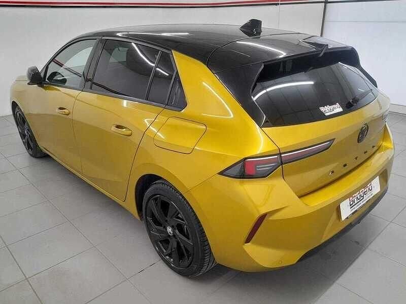 Second-hand Vauxhall Astra GS Line 2023 Galben Hatchback