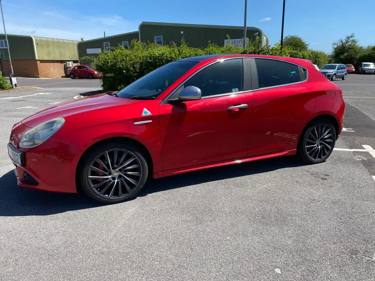 Used Alfa Romeo Giulietta 235 HP (172 kW) 2013 Red Hatchback