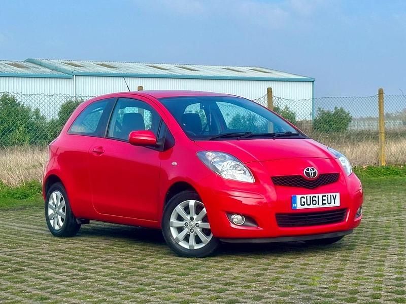 Used Toyota Yaris 68 HP (50 kW) 2011 Red Hatchback