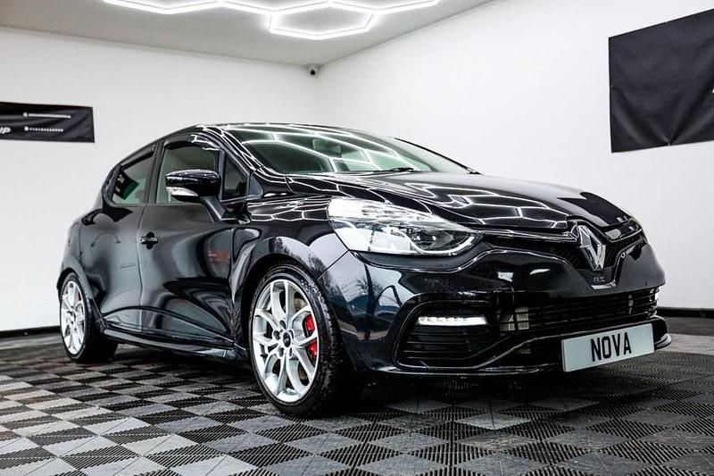 Used Renault Clio IV Trophy 220 HP (161 kW) 2015 Black Hatchback