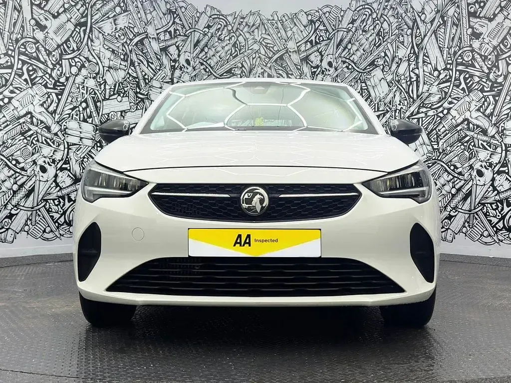 Used Vauxhall Corsa Design Edition 100 HP (73 kW) 2023 White Hatchback