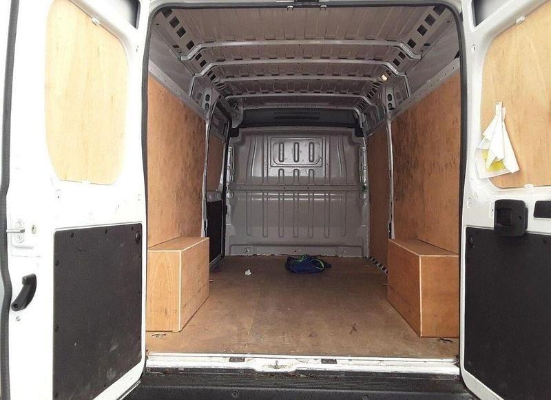 Used Vauxhall Movano S 138 HP (101 kW) 2024 White