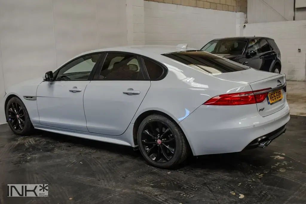 Used Jaguar XF R-Sport 180 HP (132 kW) 2015 White Sedan