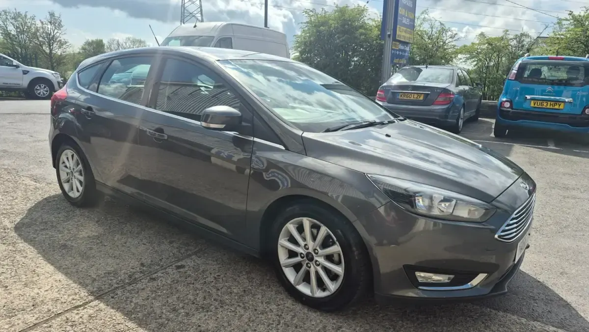 Używany Ford Focus Titanium 2016 Szary Hatchback