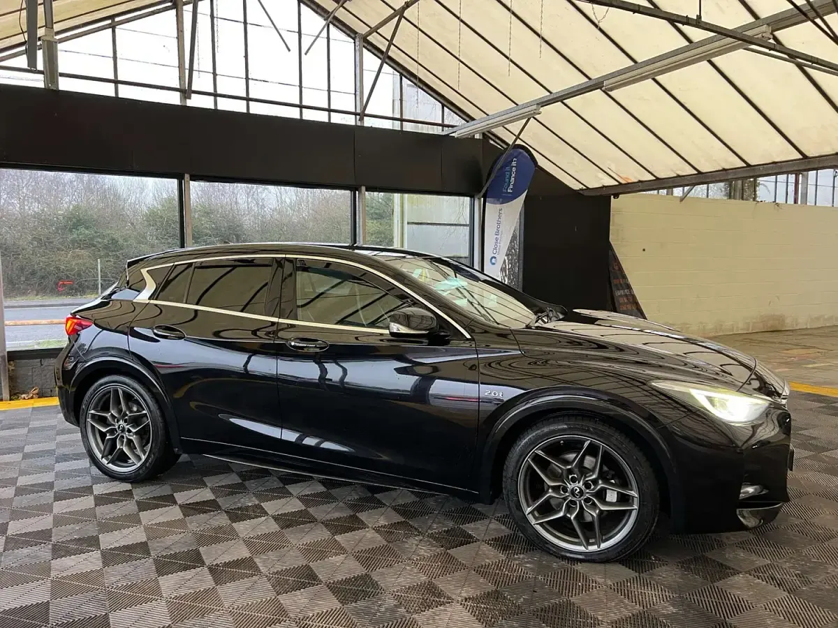 Used Infiniti Q30 Sport Tech 211 HP (155 kW) 2017 Black Hatchback
