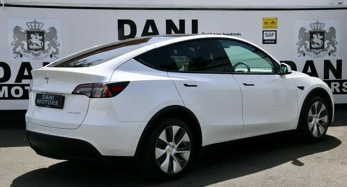 Used Tesla Model Y Long Range AWD 378 kW (514 HP) 2022 White SUV