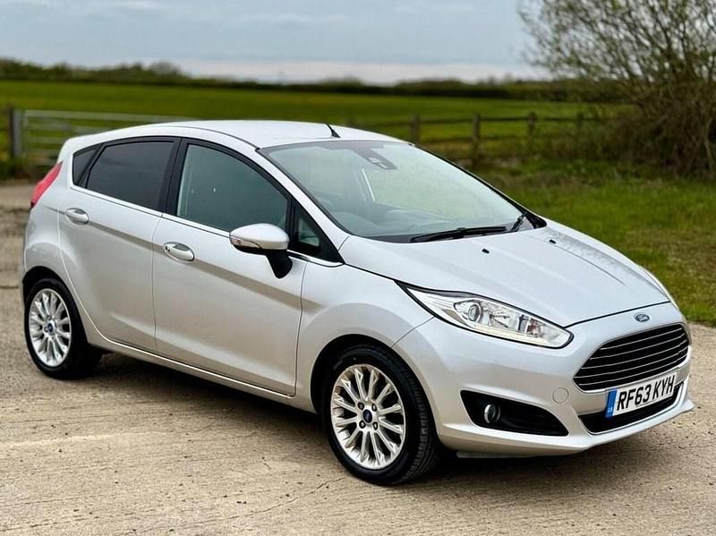 Used Ford Fiesta Titanium X 125 HP (91 kW) 2013 Silver Hatchback