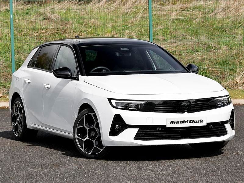 New Vauxhall Astra Ultimate 130 HP (95 kW) 2026 Brilliant paint  arctic white Hatchback