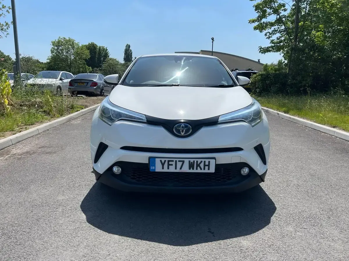 Used Toyota C-HR 122 HP (89 kW) 2017 White SUV