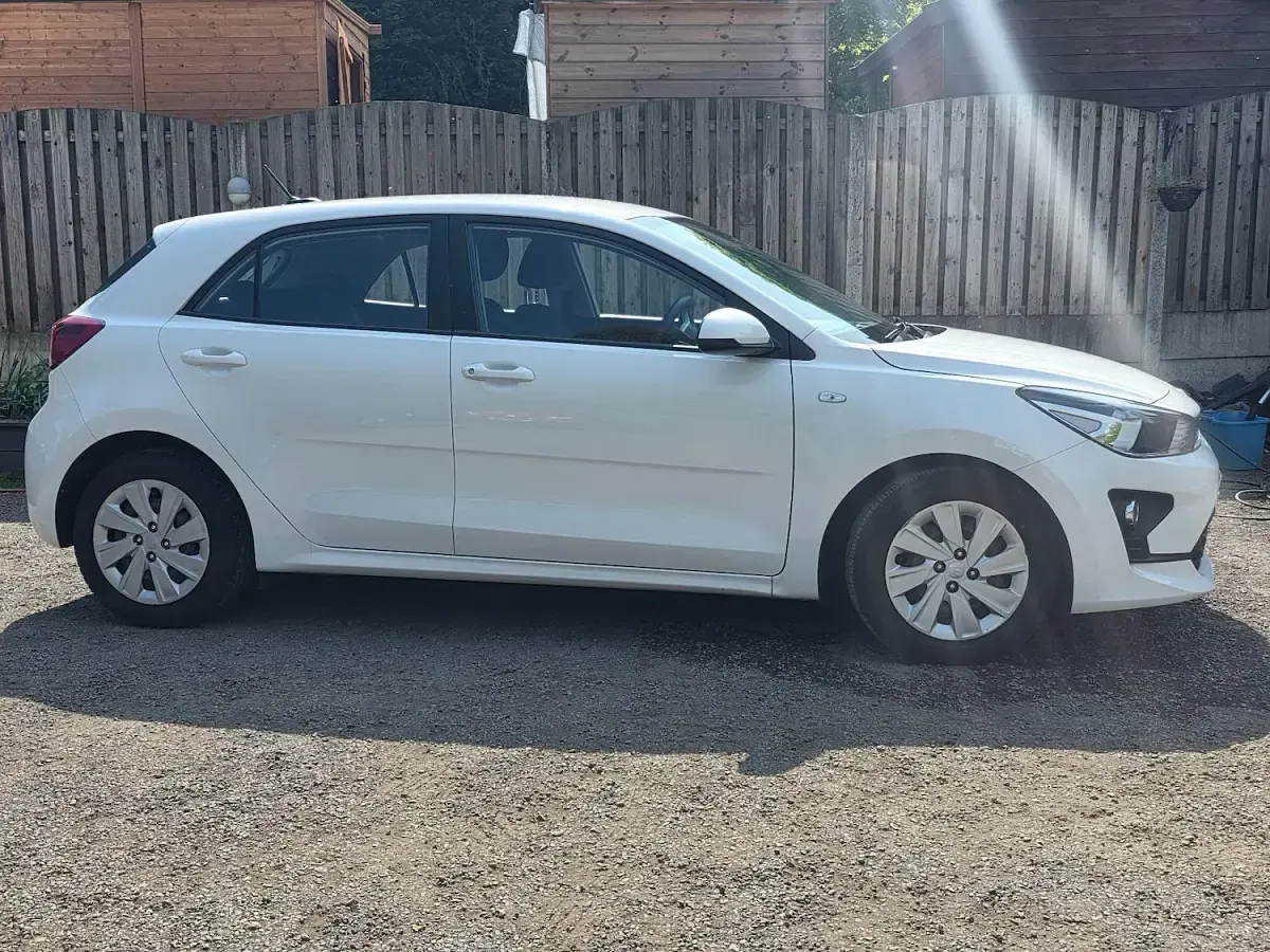 Used Kia Rio 84 HP (61 kW) 2021 White Hatchback