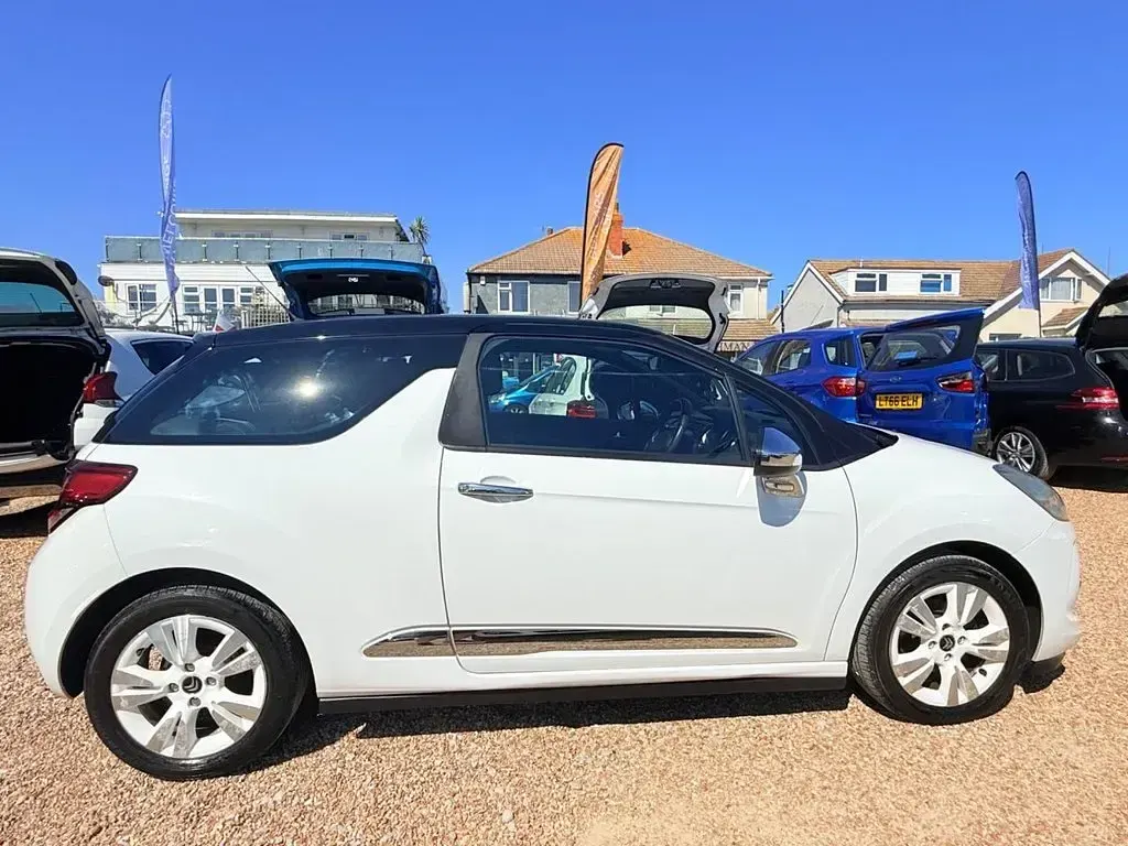 Used Citroën DS3 95 HP (69 kW) 2011 White Hatchback