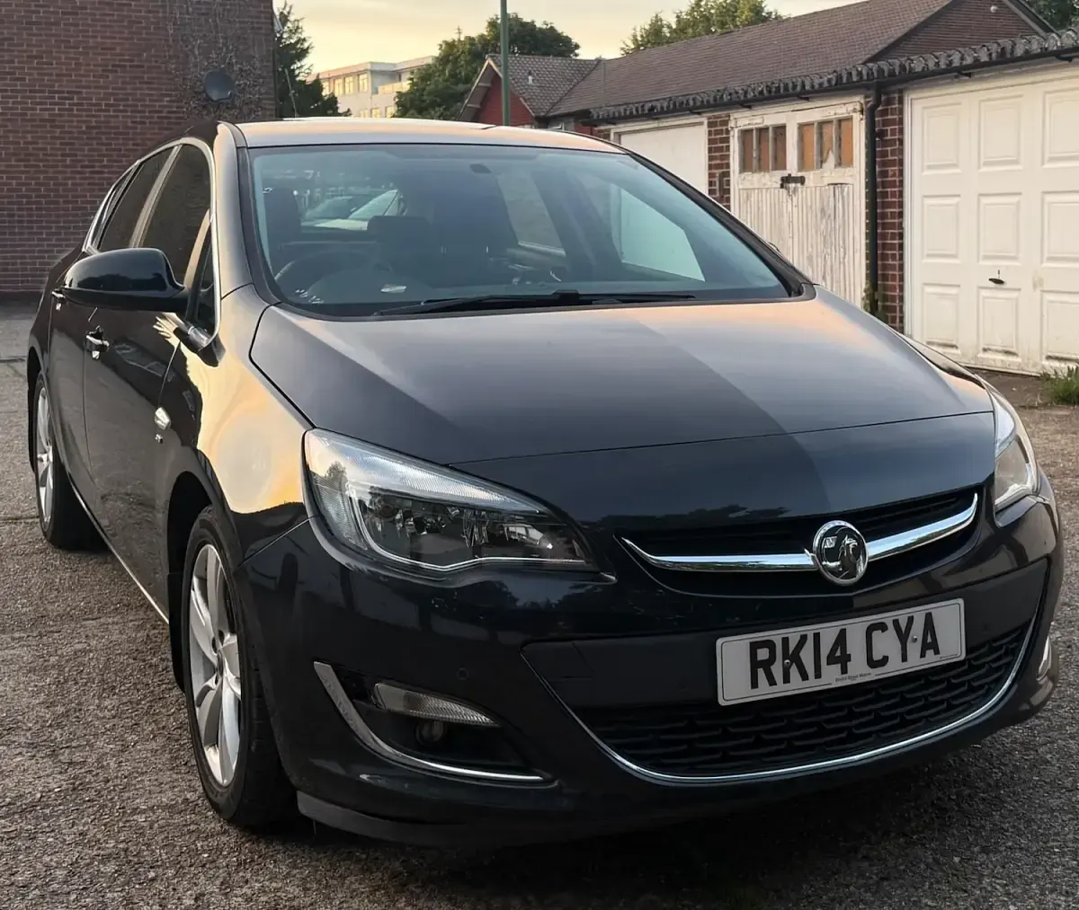 Used Vauxhall Astra SRi 115 HP (84 kW) 2014 Black Hatchback