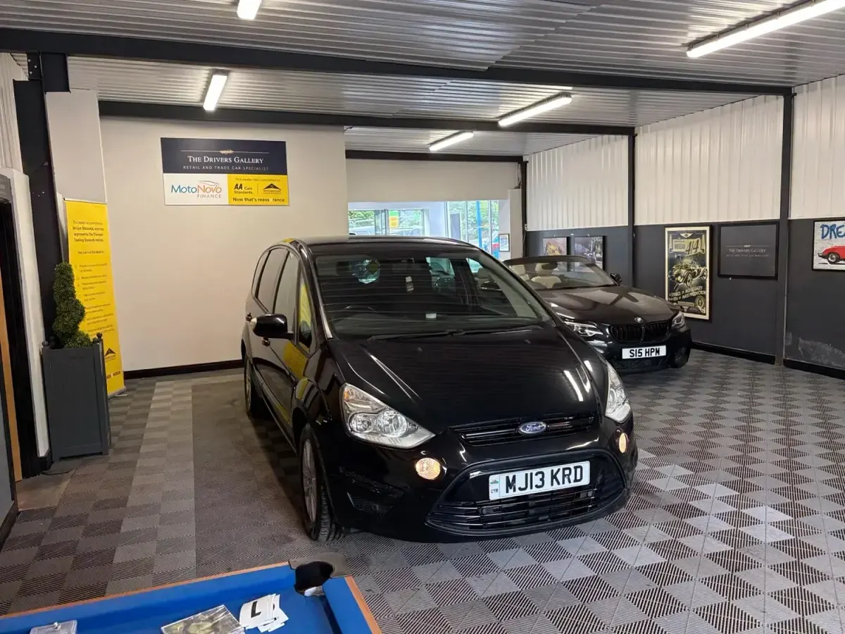 Used Ford S-MAX Zetec 115 HP (84 kW) 2013 Black MPV