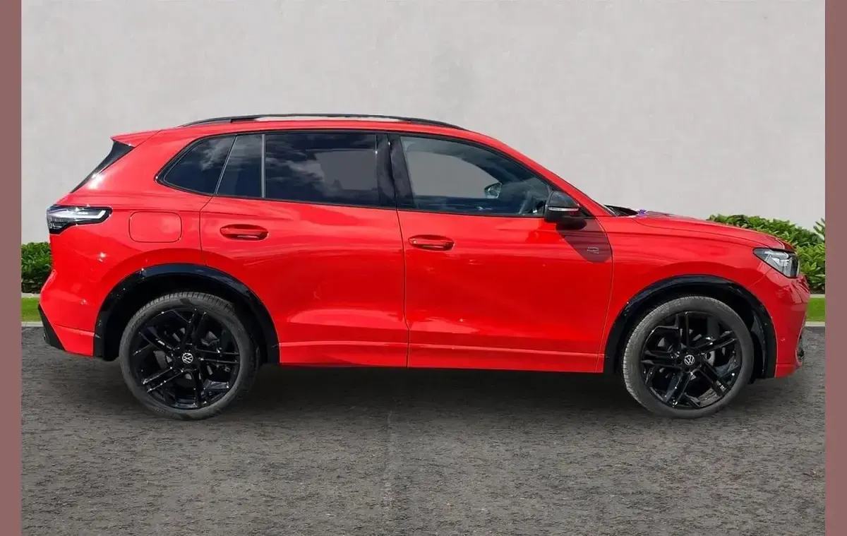 Used VW Tiguan R-line 147 HP (108 kW) 2026 Red SUV