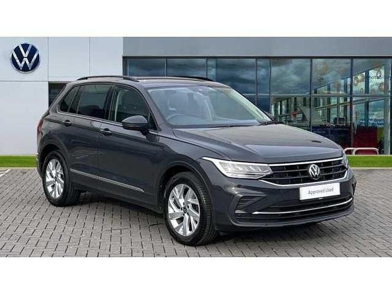 Used VW Tiguan Life 150 HP (110 kW) 2023 Urano grey SUV