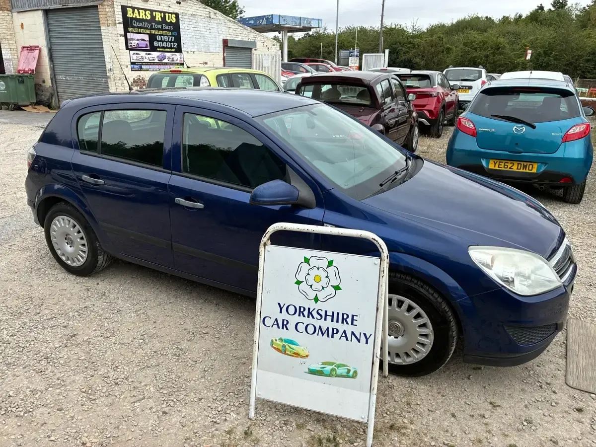 Used Vauxhall Astra 140 HP (102 kW) 2009 Blue Hatchback
