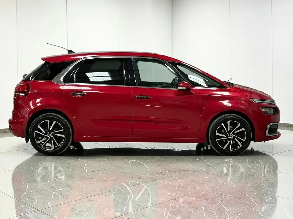 Used Citroën C4 Picasso Flair 120 HP (88 kW) 2017 Red MPV