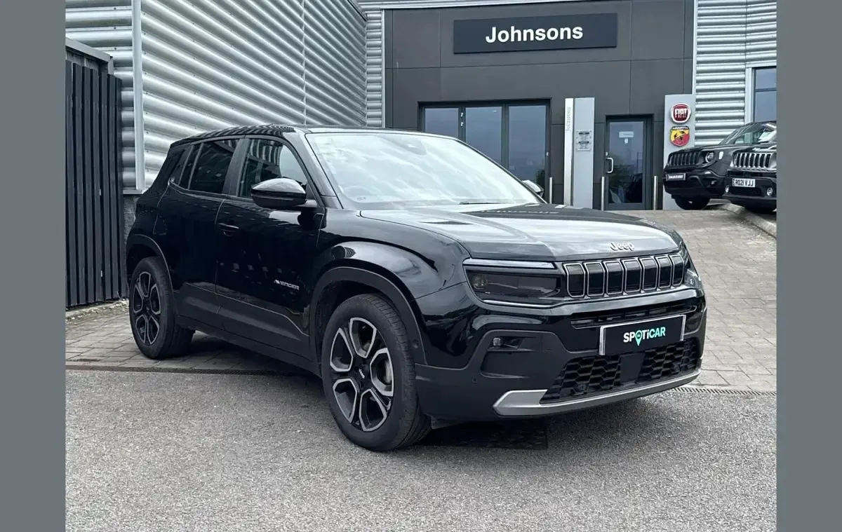 Begagnad Jeep Avenger Summit 100 HK (73 kW) 2025 Svart SUV