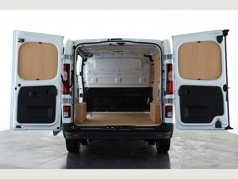 Usado Renault Trafic 150 HP (110 kW) 2024 Cinzento Monovolume