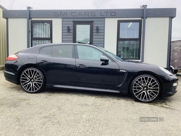 Used Porsche Panamera 250 HP (183 kW) 2012 Black Hatchback