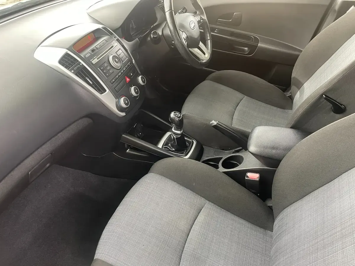 Used Kia Ceed 89 HP (65 kW) 2011 Silver Hatchback