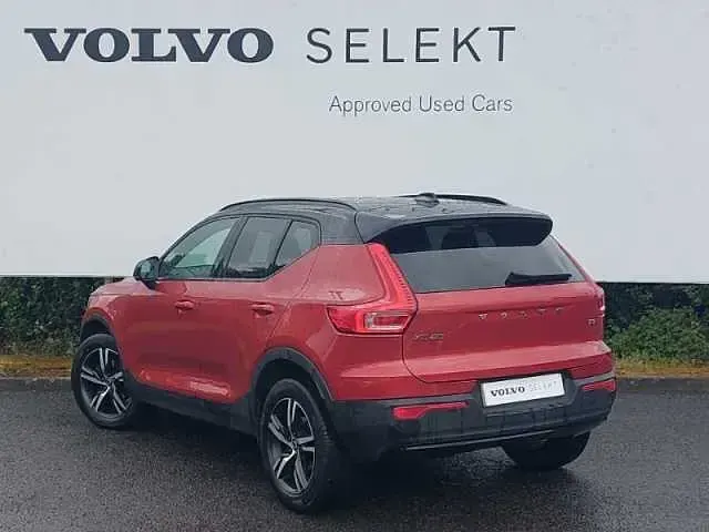 Used Volvo XC40 R-Design 163 HP (119 kW) 2021 Red SUV