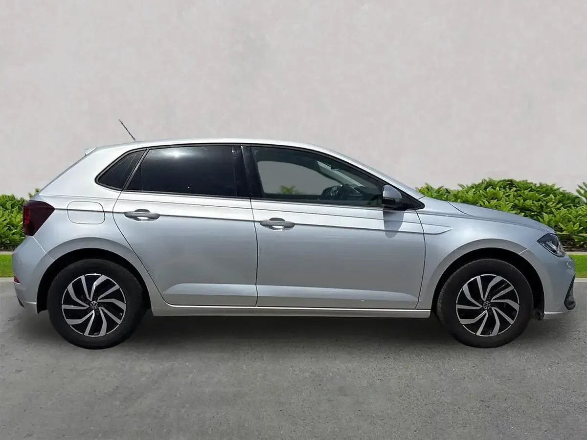 Used VW Polo Life 80 HP (58 kW) 2023 Silver Hatchback