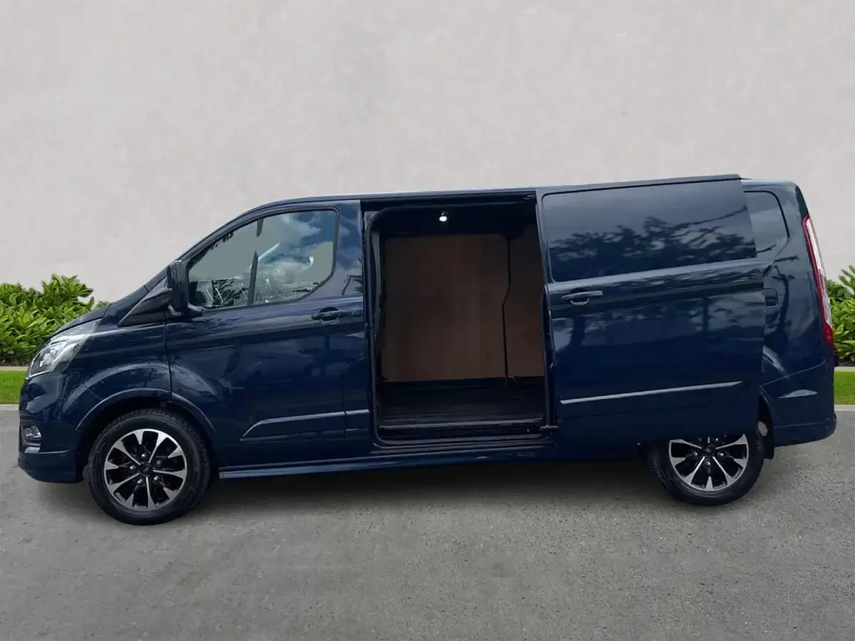 Używany Ford Transit Custom Sport 185 KM (136 kW) 2021 Niebieski Van