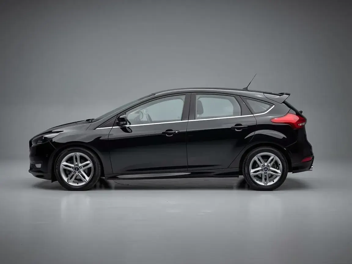 Used Ford Focus Zetec 125 HP (91 kW) 2015 Black Hatchback