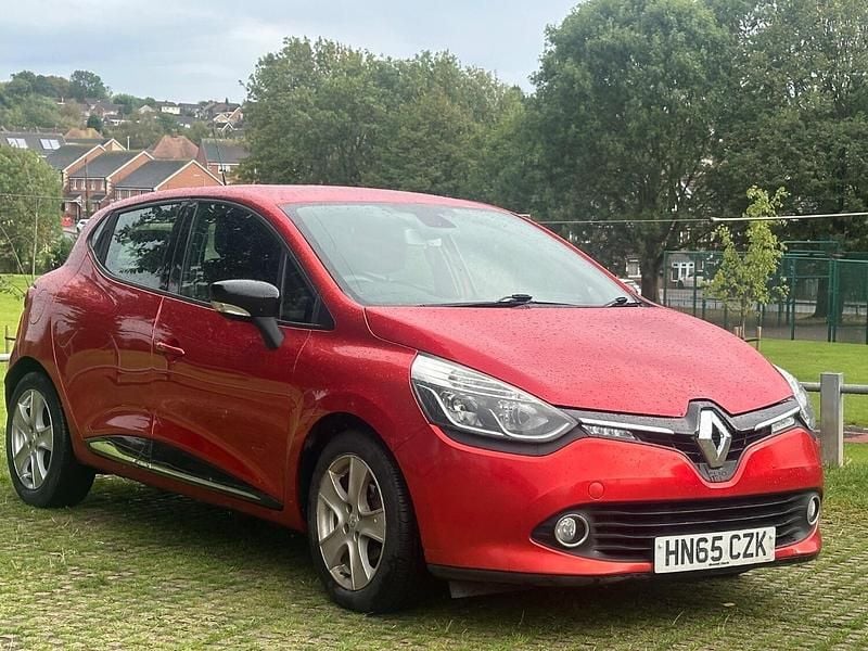 Used Renault Clio IV Dynamique 90 HP (66 kW) 2015 Red Hatchback