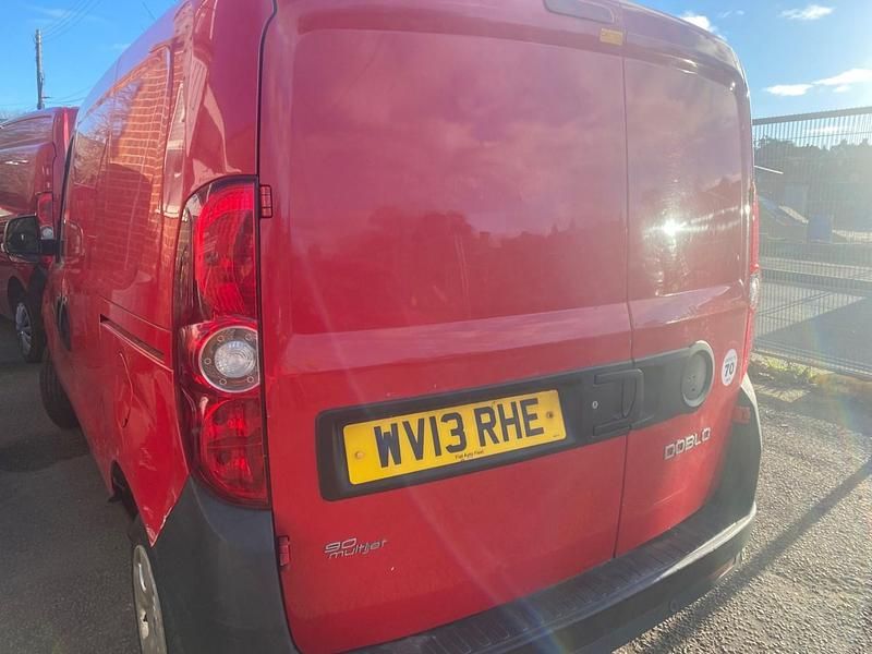 Red Used 2013 Fiat Doblò MPV | £1,500 (Super price) - Image 1/4