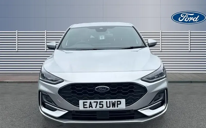 Used Ford Focus ST-Line 155 HP (114 kW) 2025 Silver Hatchback