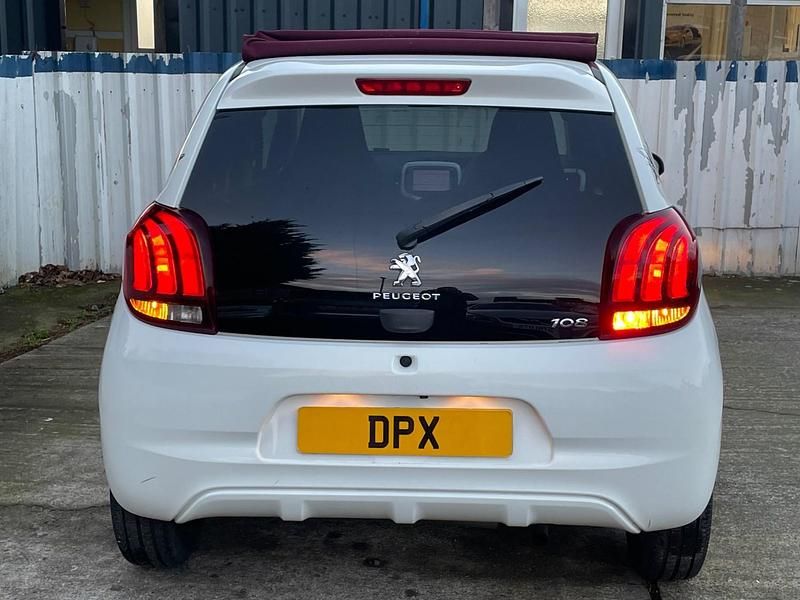 Used Peugeot 108 Allure 82 HP (60 kW) 2014 White Hatchback