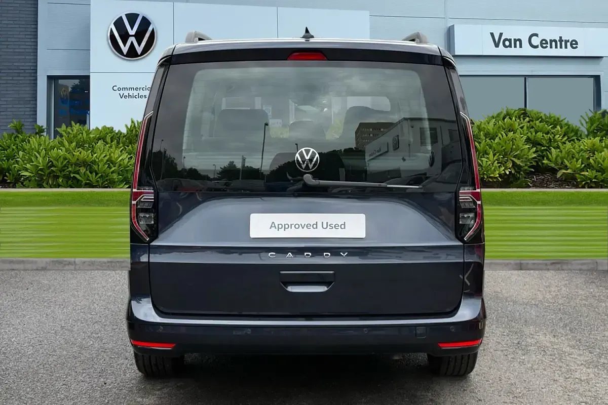Used VW Caddy Maxi Life 122 HP (89 kW) 2025 Blue MPV