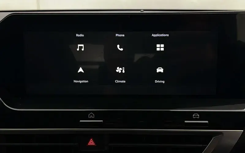 Used Citroën C4 PureTech 101 HP (74 kW) 2024 Black SUV