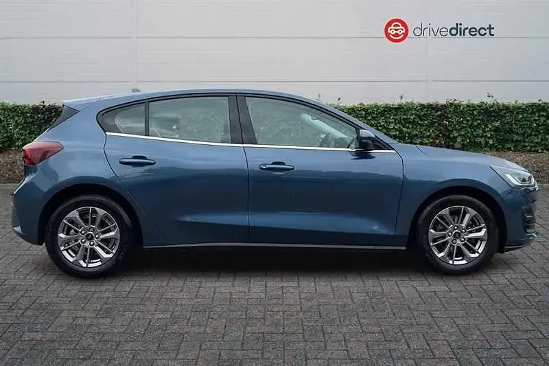 Used Ford Focus Titanium 125 HP (91 kW) 2024 Blue Hatchback