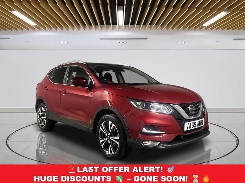 Red Used 2019 Nissan Qashqai N-Connecta SUV | £10,949 (Super price) - Image 1/4