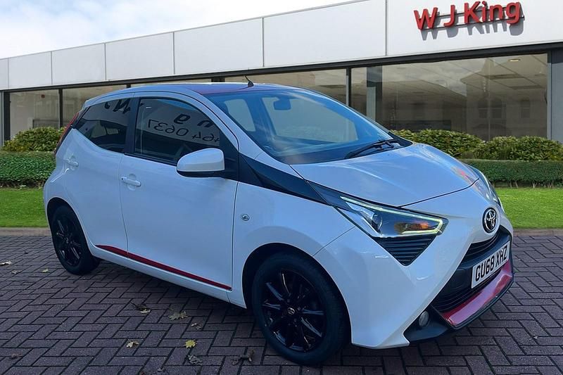 White Used 2018 Toyota Aygo x-press Hatchback | £7,535 (Fair price) - Image 1/3