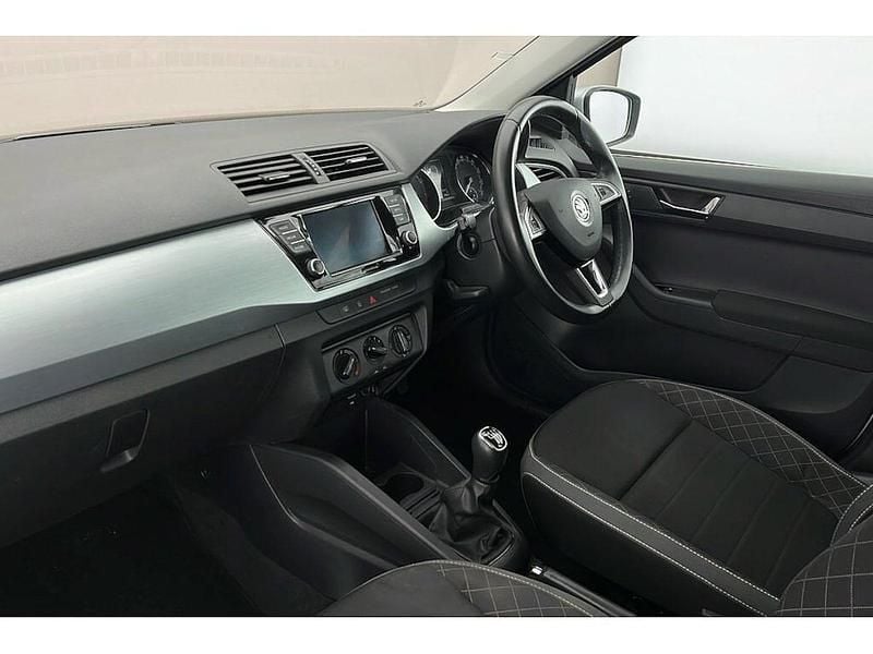 Used Skoda Fabia 70 HP (51 kW) 2018 Brilliant silver metallic Hatchback