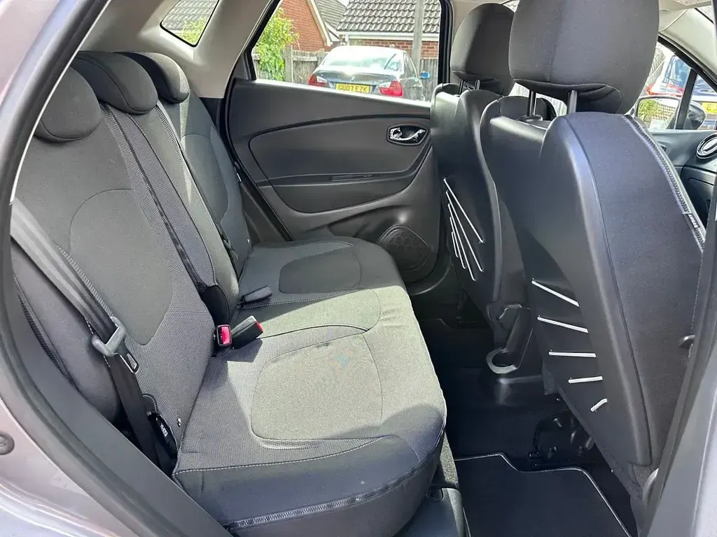 Used Renault Captur Dynamique 90 HP (66 kW) 2015 Grey SUV