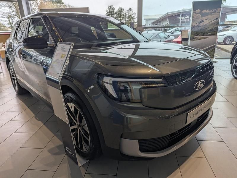 Nouă Ford Explorer Select 210 kW (286 CP) 2026 SUV