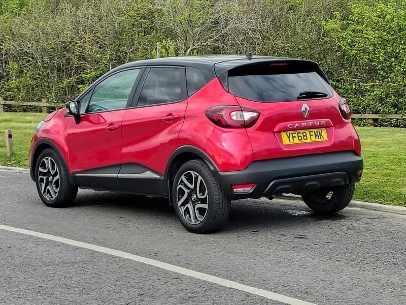 Used Renault Captur Iconic 90 HP (66 kW) 2018 Red/black SUV