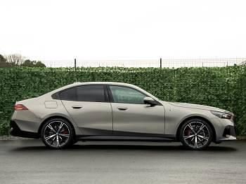 New BMW 520 Comfort Edition 208 HP (152 kW) 2025 Grey Sedan