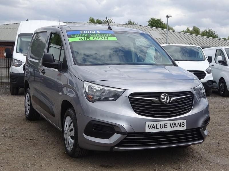 Second-hand Vauxhall Combo Sportive 100 CP (73 kW) 2019 Gri Monovolum
