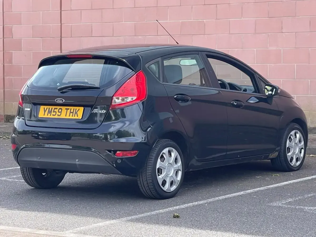 Second-hand Ford Fiesta 67 CP (49 kW) 2009 Negru Hatchback