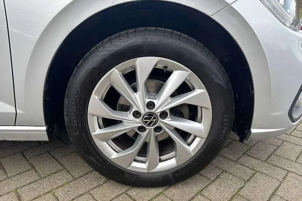 Used VW Polo Style 95 HP (69 kW) 2024 Silver Hatchback