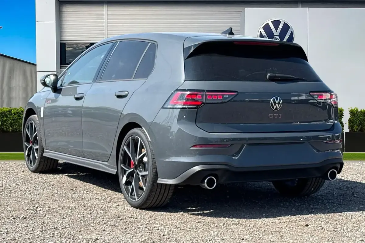 Nouă VW Golf VIII GTI 265 CP (194 kW) 2026 Gri Hatchback