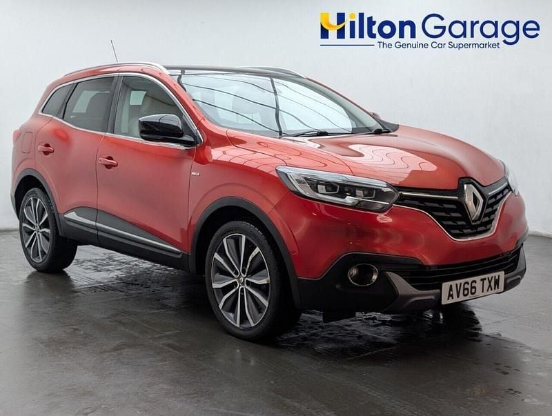 Red Used 2016 Renault Kadjar Signature S SUV | £10,450 (Fair price) - Image 1/4